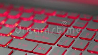 黑色和红色键盘笔记本